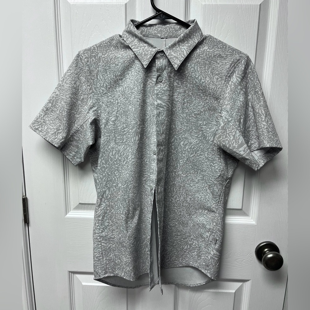 Lululemon Mens Airing Easy Short Sleeve Shirt - Small - Picture 3 of 5